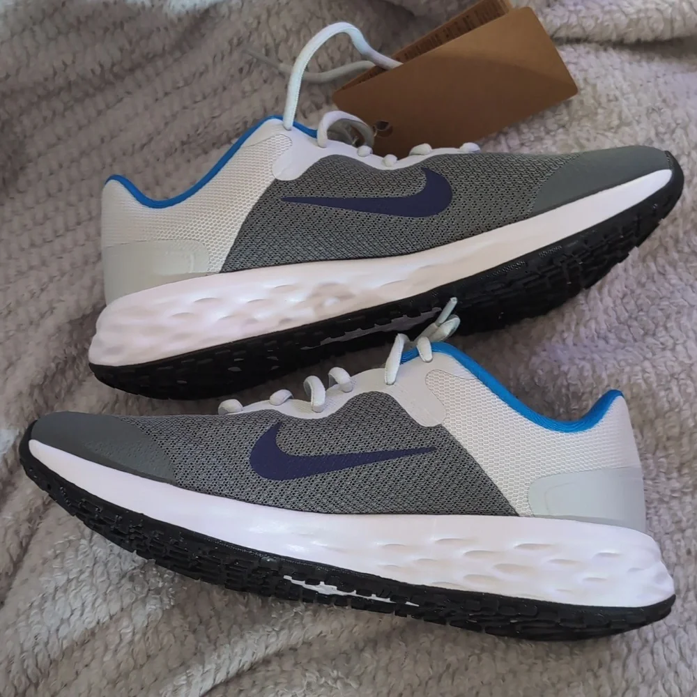 Nike Revolution 6 Big Kids' Road Running Shoes - Picture 6 of 7